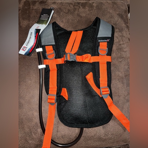 New Avalanche Hydration Bag - Picture 2 of 2